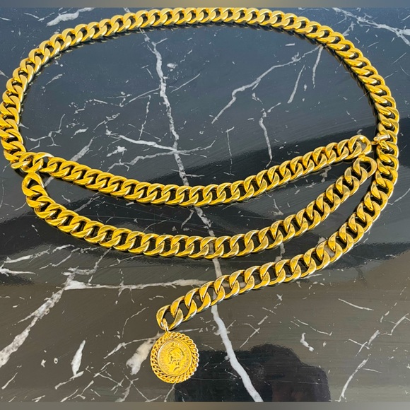 CHANEL Accessories - VINTAGE CHANEL GOLD CHAIN BELT